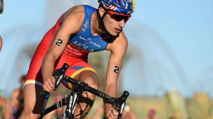 Fernando Alarza y Miriam Casillas, nuevos campeones de España de triatlón / Efe