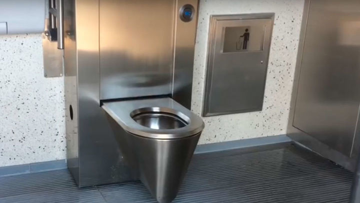 Baños públicos / Telemadrid