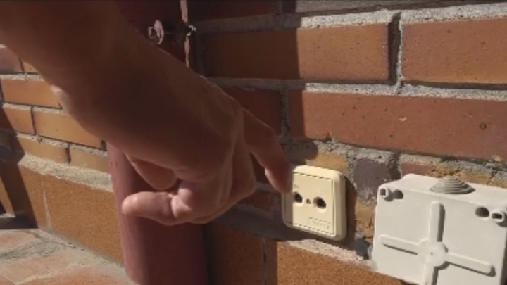 Los okupas llegaban a enganchar la luz de otras viviendas