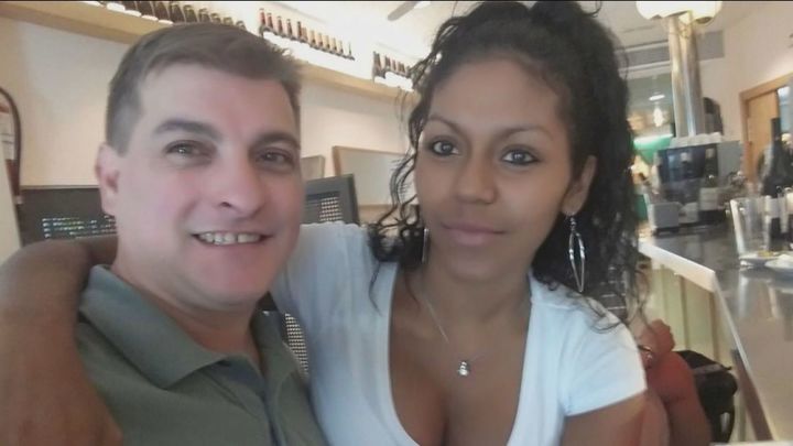 El 'rey del cachopo' y su novia Heydi Paz B.