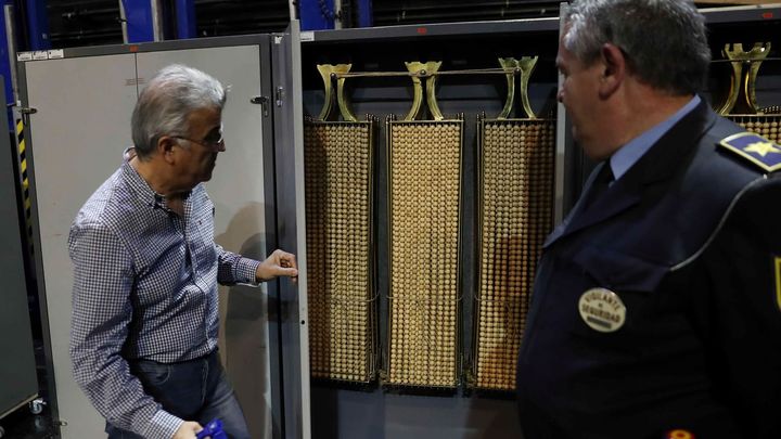 Preparación del sorteo de la Lotería de Navidad