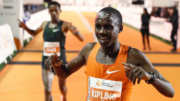 El ugandés Jacob Kiplimo entra vencedor en la San Silvestre Vallecana 2018 / EFE