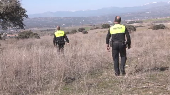 La Policía Municipal de Majadahonda, en uno de sus rastreos por el municipio en busca de pozos ilegales