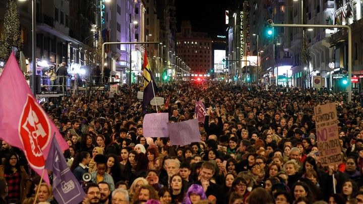 La Gran Vía, durante la manifestación del 8-M