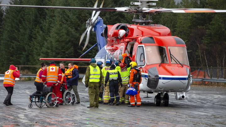 Evacuación del pasaje del crucero noruego en helicópteros