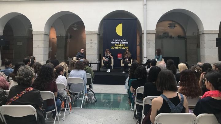 Charla sobre literatura infantil fantástica en la Real Casa de Postas, en 2018