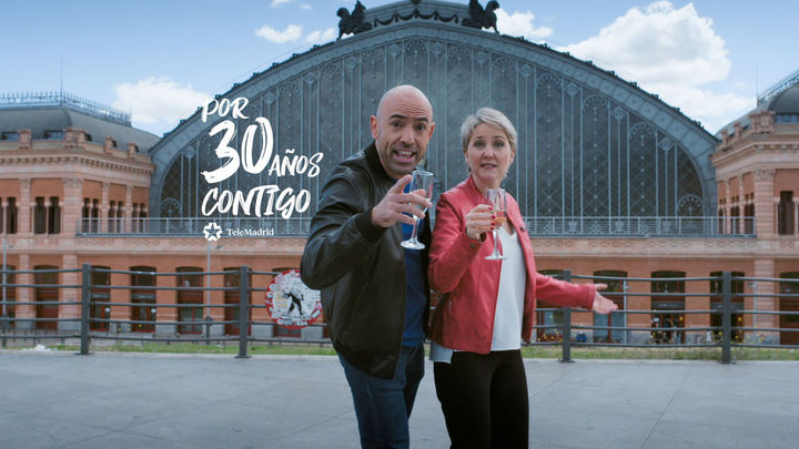 Emilio Pineda e Inmaculada Galván, presentadores de 'Madrid Directo'.