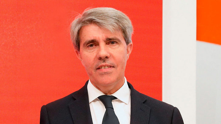 El expresidente de la Comunidad de Madrid Ángel Garrido, tras la rueda de prensa donde anunciaba su marcha a Ciudadanos / EFE