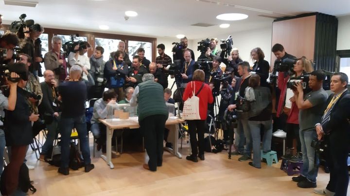 La BBC acude a la votación de Manuela Carmena / REDACCION