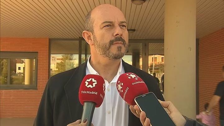 Rollán habla ante la prensa después de votar