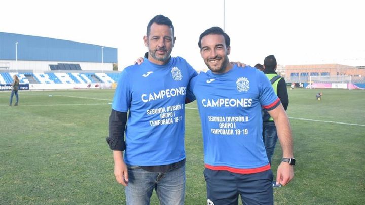 Mere celebra el campeonato del Grupo I de Segunda División B / CF FUENLABRADA