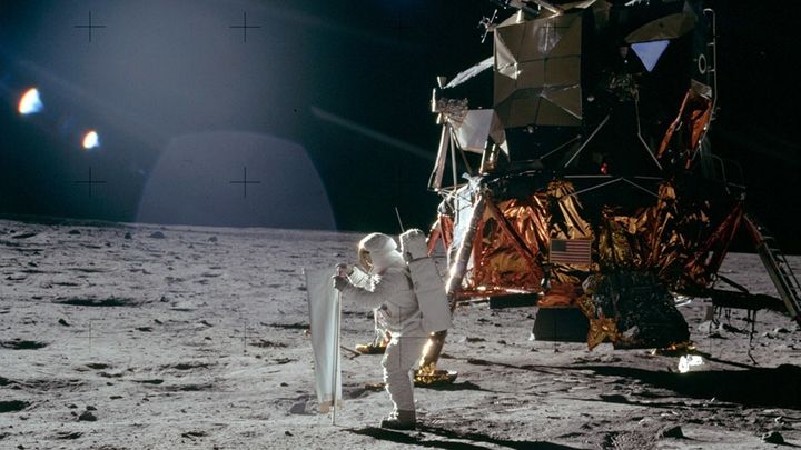 PISAR LA LUNA / Veranos de la Villa