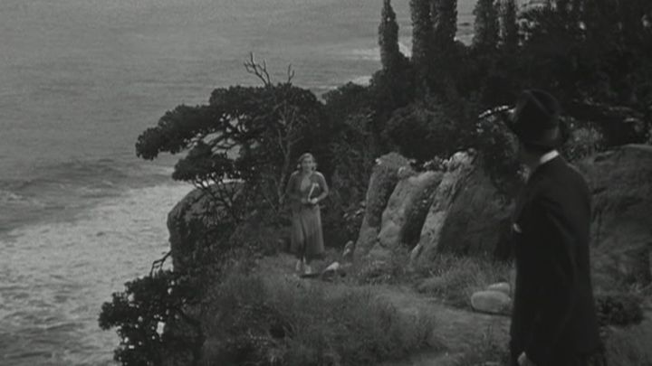 rebeca bordeando la costa