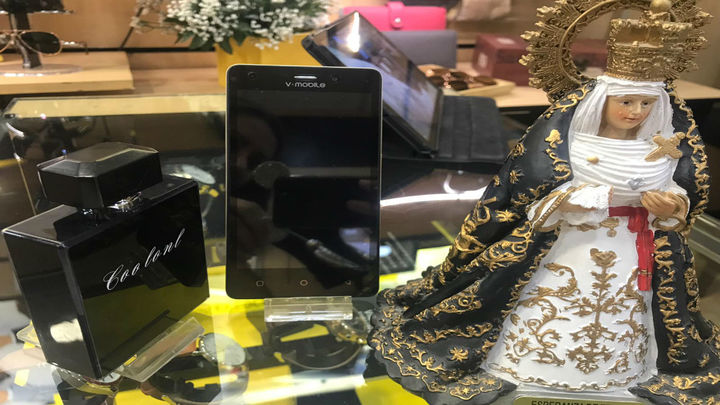 Una colonia, un móvil y una virgen con cámaras camufladas / Casa del Espía