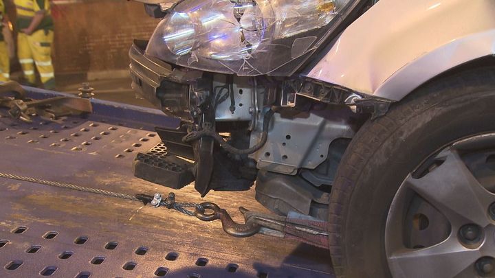 Choque de un coche en el túnel de las Cuatro Torres