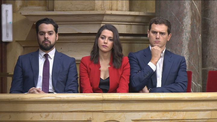 Arrimadas y Rivera sigue la intervención desde la tribuna de invitados