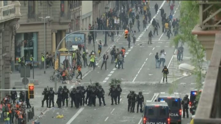 Cargas en Barcelona / TELEMADRID