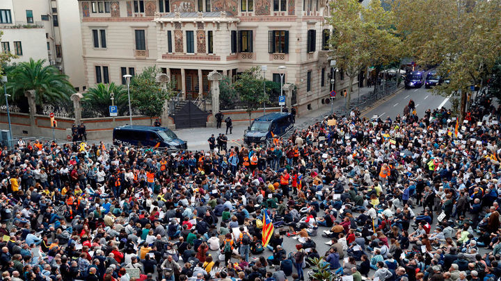 Protestas ante la Delegación del Gobierno en Cataluña
