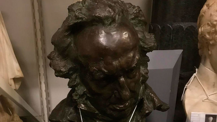 Esculturas en el almacén del Museo del Prado / Redacción