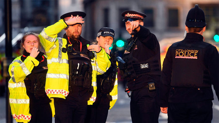 La Policía mata a un presunto terrorista en el puente de Londres