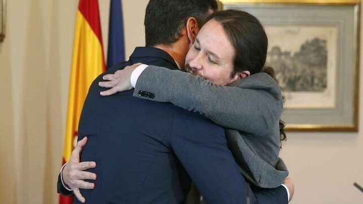 Sánchez e Iglesias llegan a un preacuerdo de gobierno de coalición en noviembre
