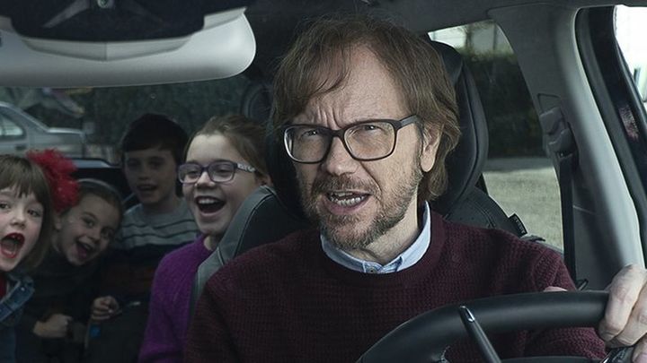 Santiago Segura en una escena de "Padre no hay más que uno"