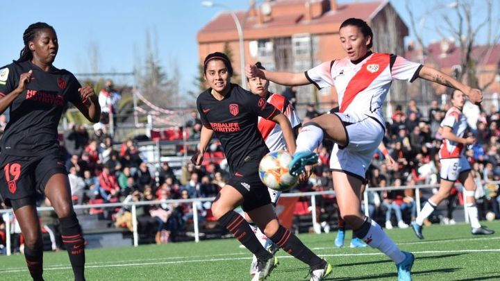 Lance del juego durante el derbi entre Rayo y Alteti / @RayoFemenino