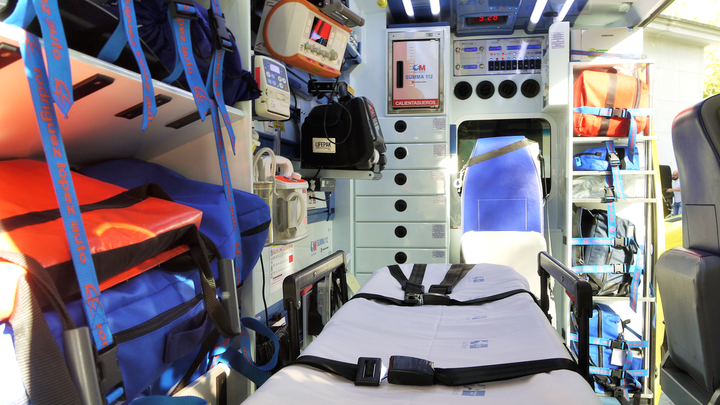 Interior de una ambulancia del Summa en Madrid