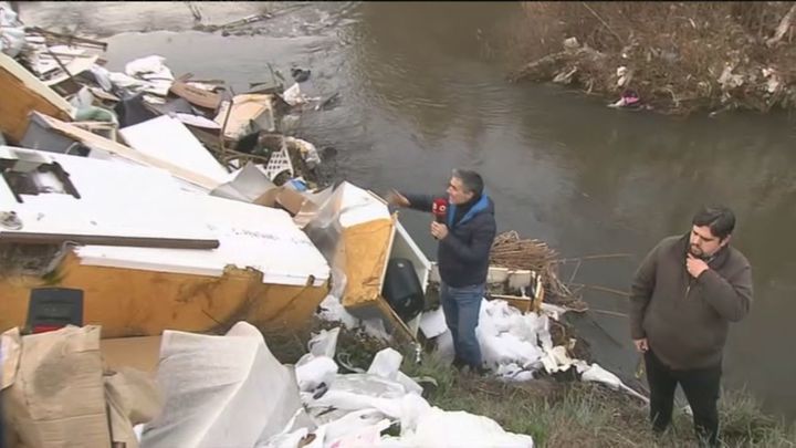 Vertedero ilegal en el Río Guadarrama