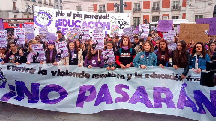 Jóvenes feministas se manifiestan en la Puerta del Sol en la huelga estudiantil previa a la celebración del Día Internacional de la Mujer / Europa Press