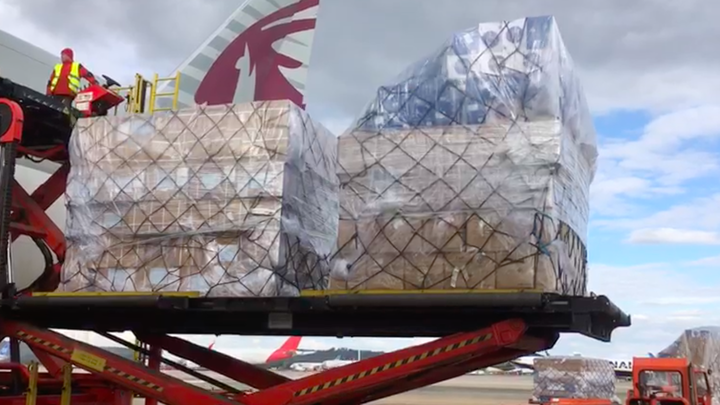 Aterrizaje del material sanitario procedente de China / Comunidad de Madrid