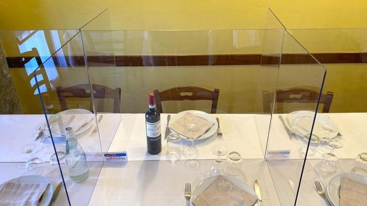 Láminas protectoras como opción para protegerse del coronavirus en los restaurantes