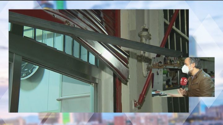 Así ha quedado el cierre de este bar del barrio del Pilar / Telemadrid