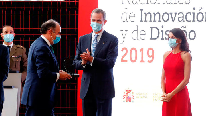 Los Reyes en la entrega de los premios nacionales de Innovación y Diseño / EFE