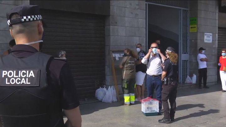 La Policía controla el uso de mascarillas en Sevilla / TELEMADRID