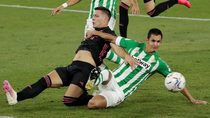 Jovic ante el Betis / EFE