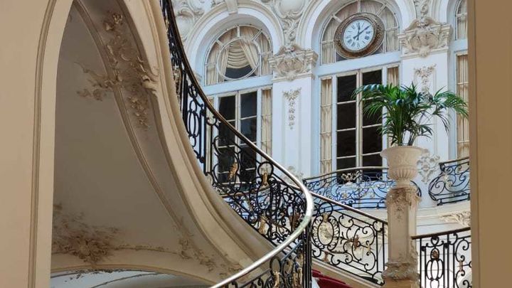 Reloj en la fachada interior del Casino de Madrid / REDACCIÓN