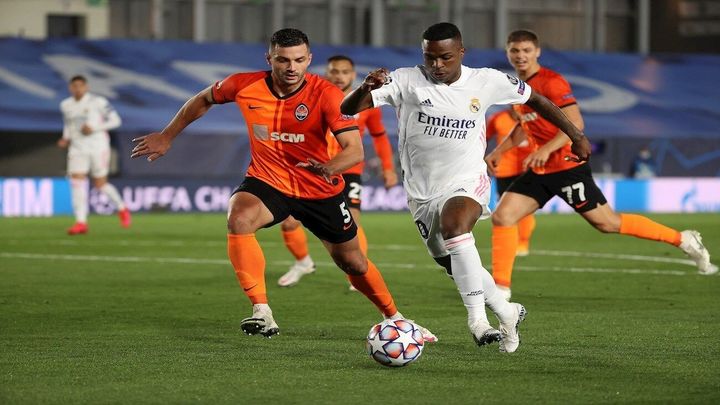 Vinicius ante el Shakhtar Donetsk / EFE