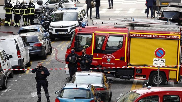Servicios de emergencias, cerca del lugar del atentado en Niza / EFE