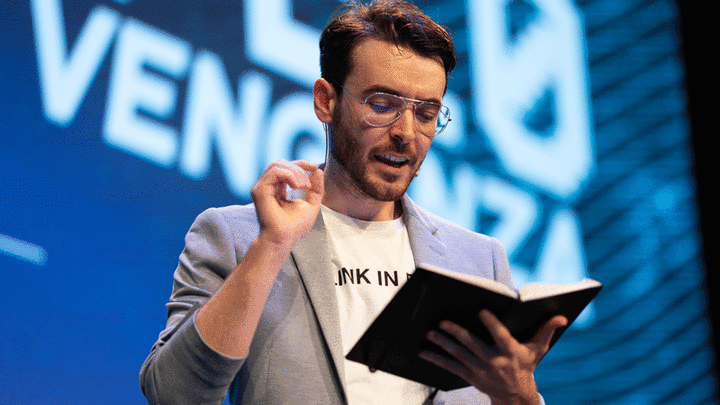 Santi Crespo, hablando de ciencia / QuantumFracture