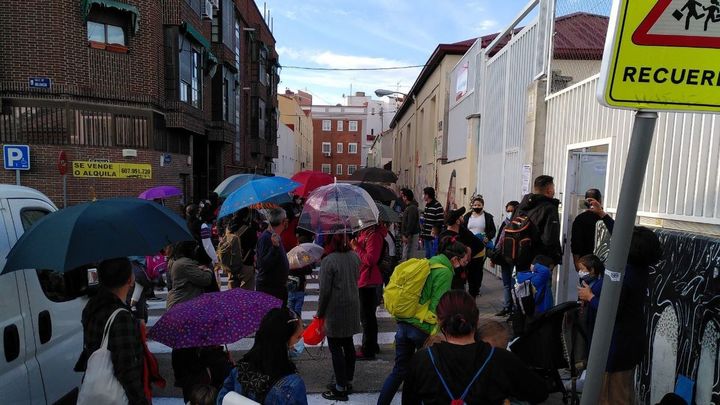 Hora de entrada al colegio público Lope de Vega de Carabanchel / AFA LOPE DE VEGA