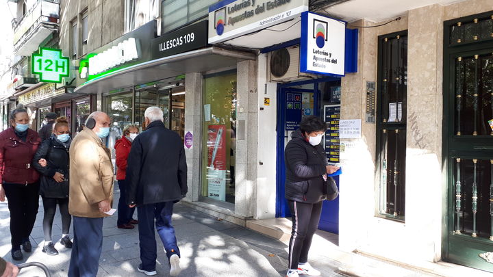 Punto de venta en la calle Illescas / P.O.