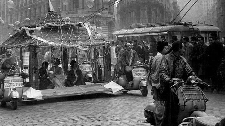 Cabalgata de reyes organizada en 1959 por Radio Madrid. Calle Alcalá, Madrid. / Autor desconocido