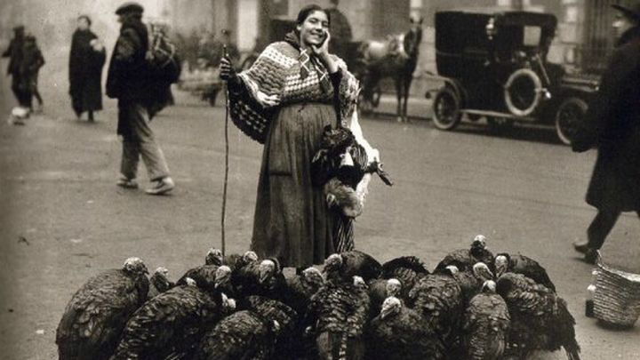 Pavera en la Plaza de Santa Cruz. 1925. / Fotografía de Alfonso