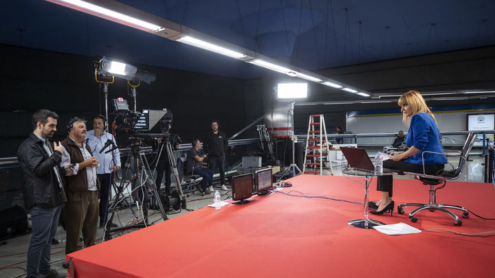 Lourdes Maldonado, en un especial sobre el centenario del Metro. / Comunicación Telemadrid