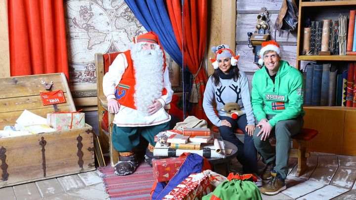 Carmen y Óscar posan junto a Santa Claus / Redacción