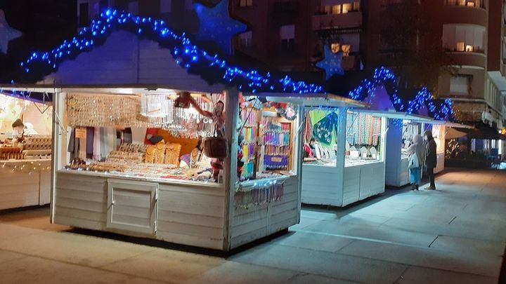 Mercado navideño en la Plaza de Juan Goytisolo / diario.madrid.es