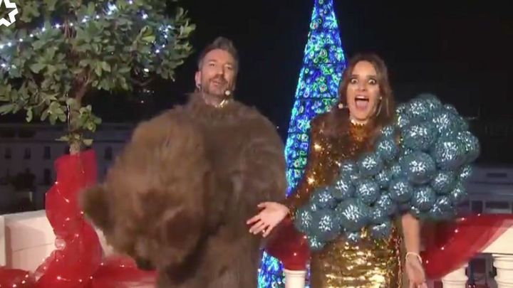 David Valldeperas y Carmen Alcayde, en las campanadas de 2018. / Comunicación Telemadrid