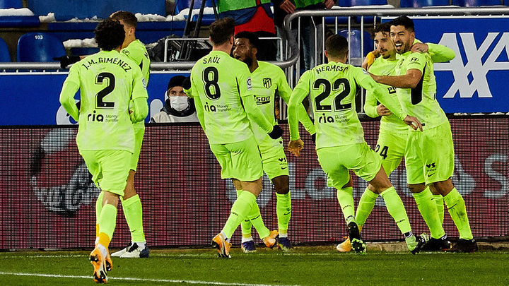 El Atleti, un líder sólido en Mendizorroza tras el gol postrero de Suárez ante el Alavés / Europa Press