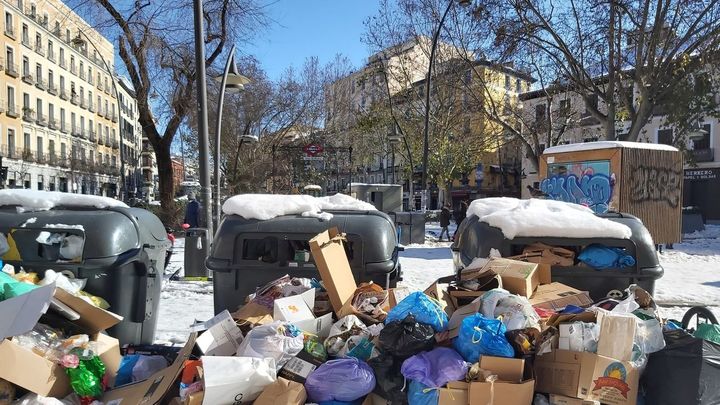 Basura acumulada en Madrid tras la nevada de Filomena / @Gonz_Camarero